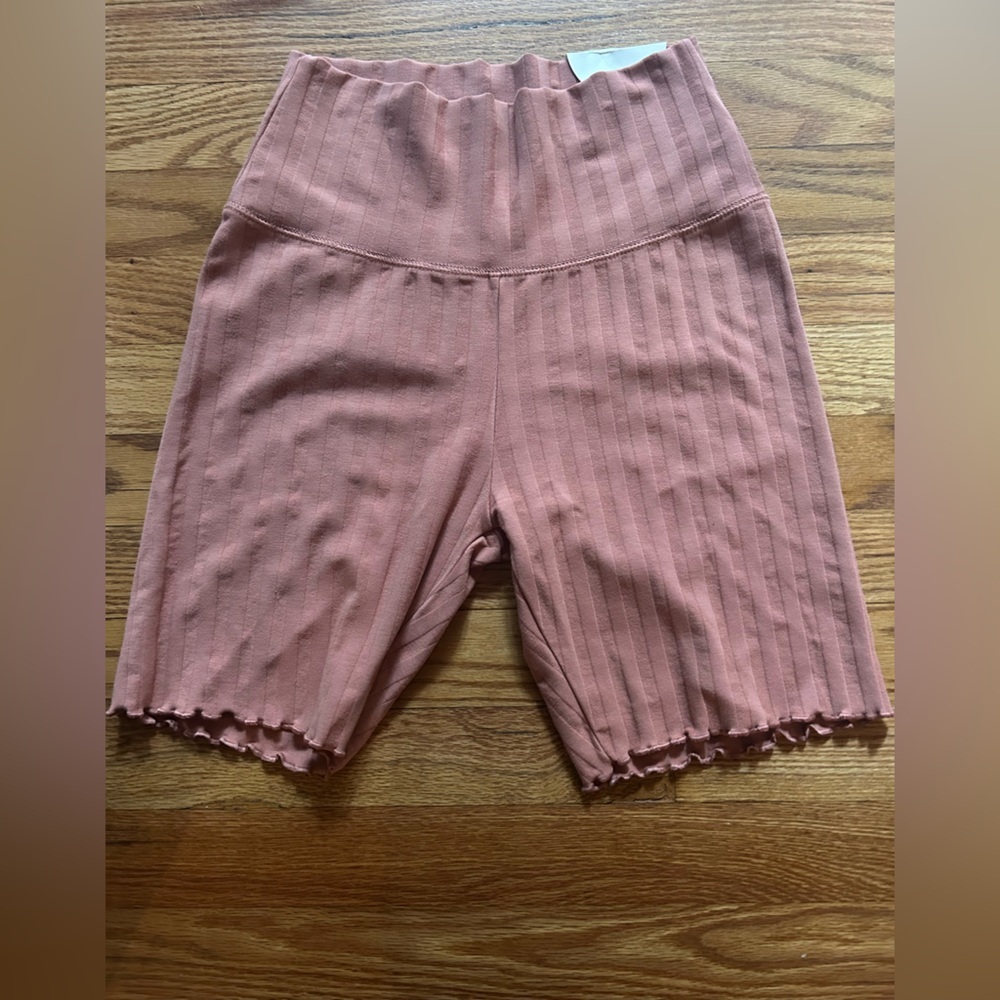 Women's Mauve Ruffle Hem Shorts